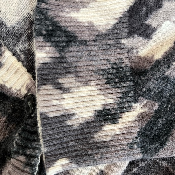 Lane Bryant Black/White Geometric Print V-Neck Button-Up Cardigan Sweater 22/24 - Picture 3 of 9